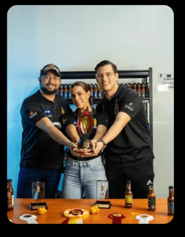 Trophies and ribbons won by Chile Lengua de Fuego